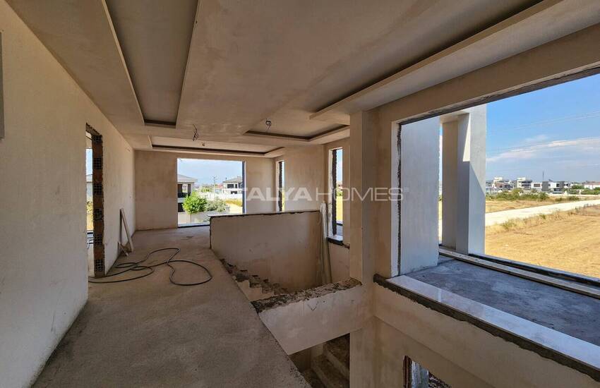 Antalya Döşemealtı'nda 5 Yatak Odalı ve Havuzlu Müstakil Villa 25
