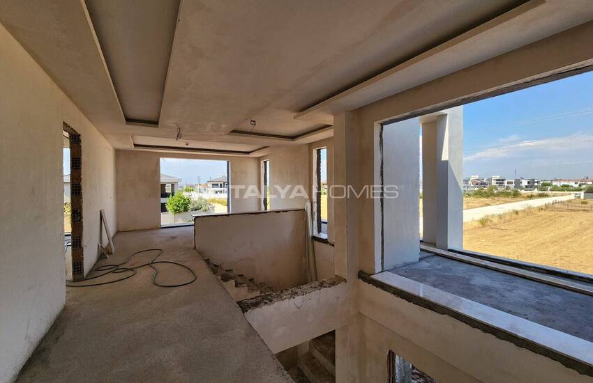 Antalya Döşemealtı'nda 5 Yatak Odalı ve Havuzlu Müstakil Villa 24