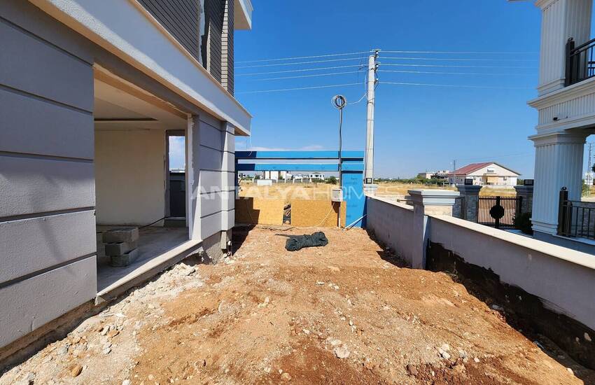 Antalya Döşemealtı'nda 5 Yatak Odalı ve Havuzlu Müstakil Villa 16