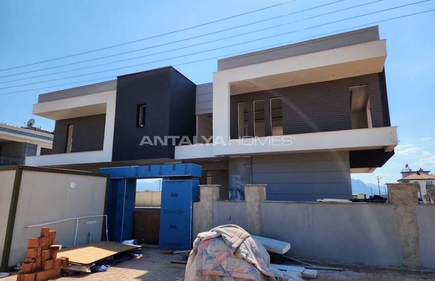 Antalya Döşemealtı'nda 5 Yatak Odalı ve Havuzlu Müstakil Villa 12