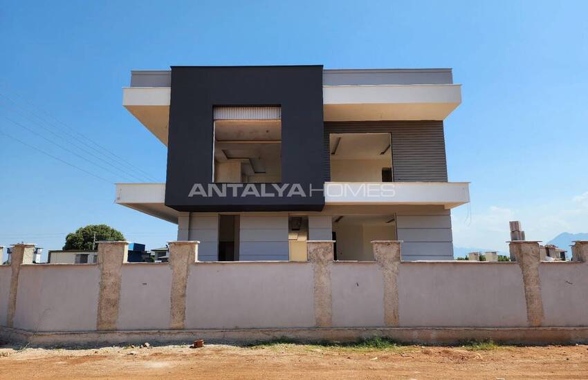 Antalya Döşemealtı'nda 5 Yatak Odalı ve Havuzlu Müstakil Villa 11