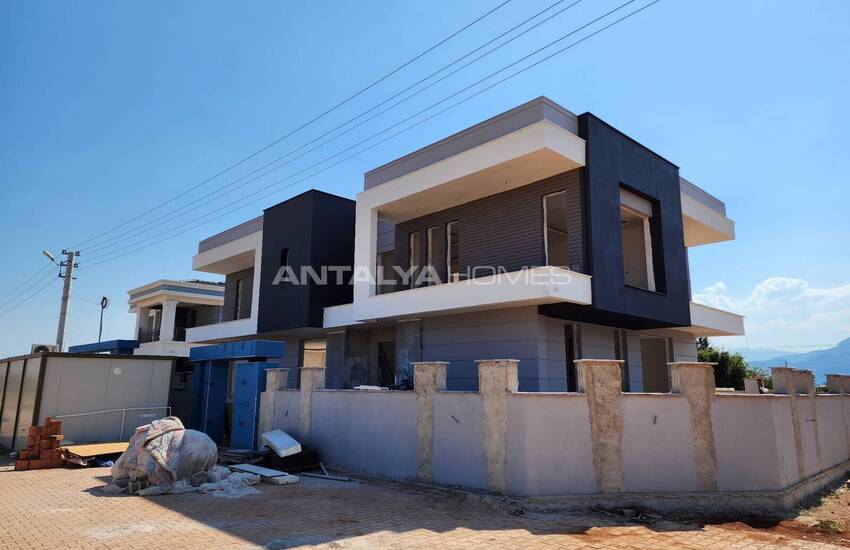 Antalya Döşemealtı'nda 5 Yatak Odalı ve Havuzlu Müstakil Villa 10