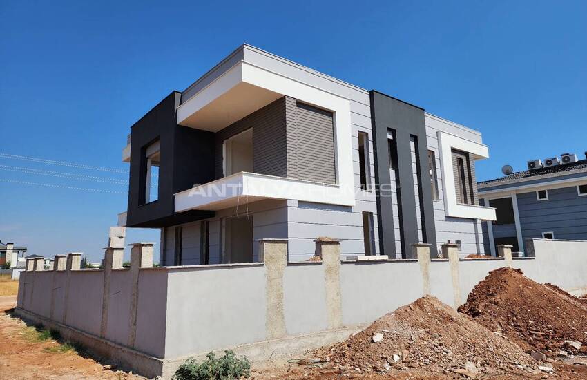 Antalya Döşemealtı'nda 5 Yatak Odalı ve Havuzlu Müstakil Villa 9
