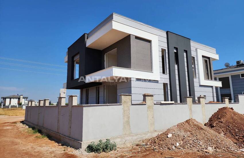 Antalya Döşemealtı'nda 5 Yatak Odalı ve Havuzlu Müstakil Villa 7