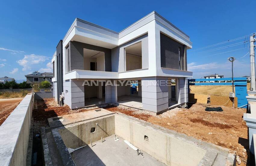 Antalya Döşemealtı'nda 5 Yatak Odalı ve Havuzlu Müstakil Villa 13