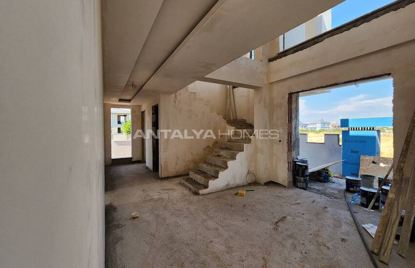Antalya Döşemealtı'nda 5 Yatak Odalı ve Havuzlu Müstakil Villa 30