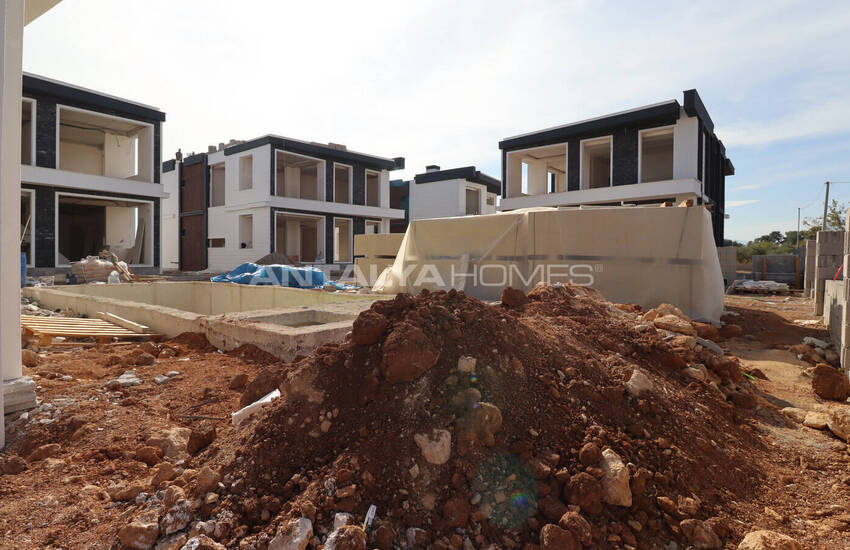 Houses with Spacious High Ceiling Design in Antalya Dosemealti 33