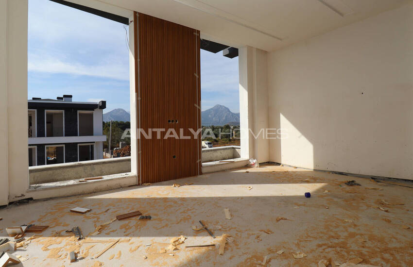 Houses with Spacious High Ceiling Design in Antalya Dosemealti 40