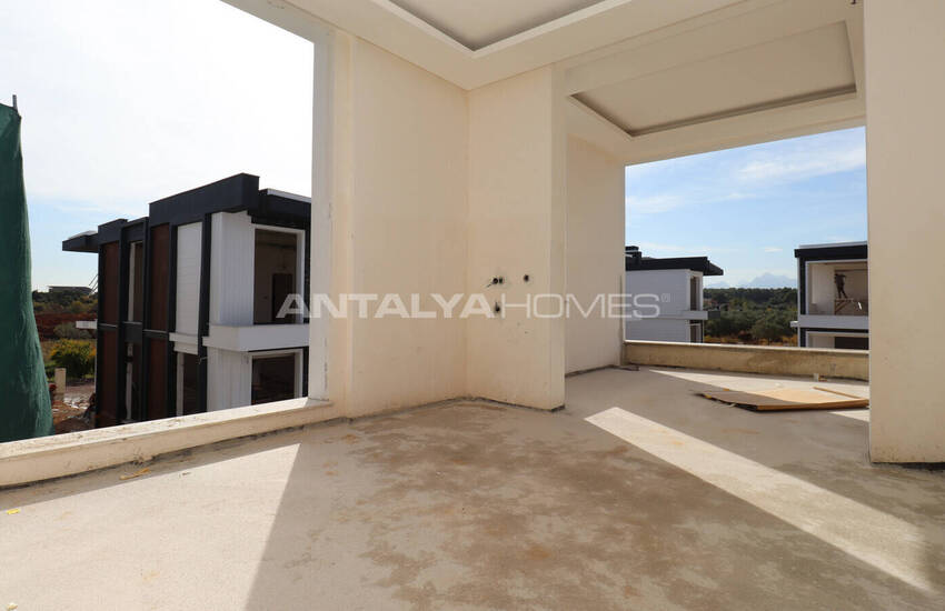Houses with Spacious High Ceiling Design in Antalya Dosemealti 41