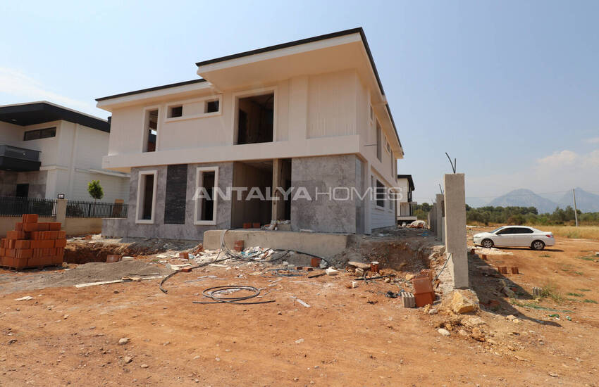 Antalya Döşemealtı'nda Dağ Manzaralı ve Özel Havuzlu Villa 31