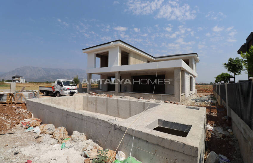 Antalya Döşemealtı'nda Dağ Manzaralı ve Özel Havuzlu Villa 33