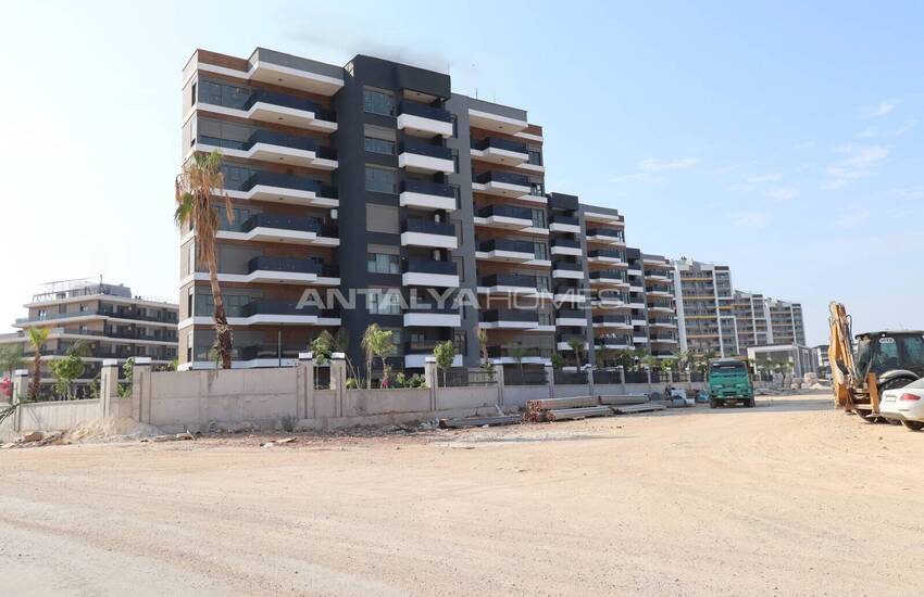 Antalya Altıntaş'ta Havalimanına Yakın Konumda Şık Daireler 11