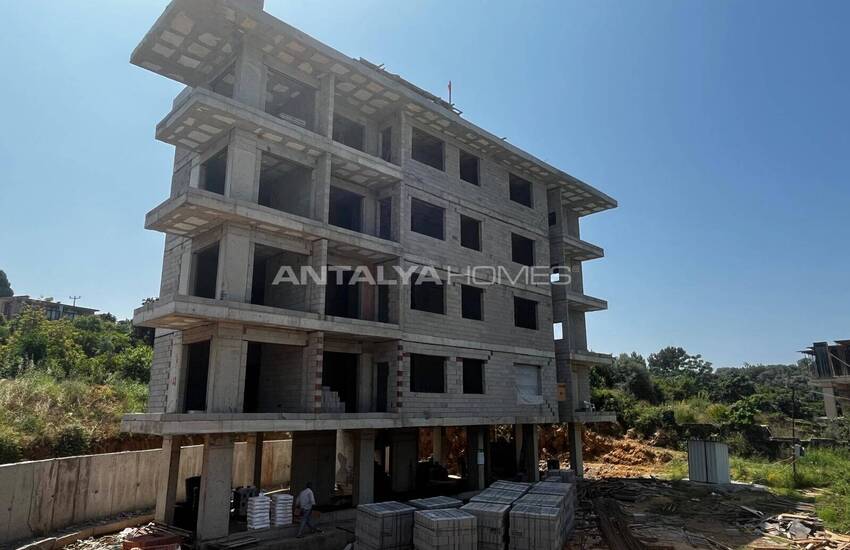 Apartments in Complex Intertwined with Nature in Alanya Oba 28