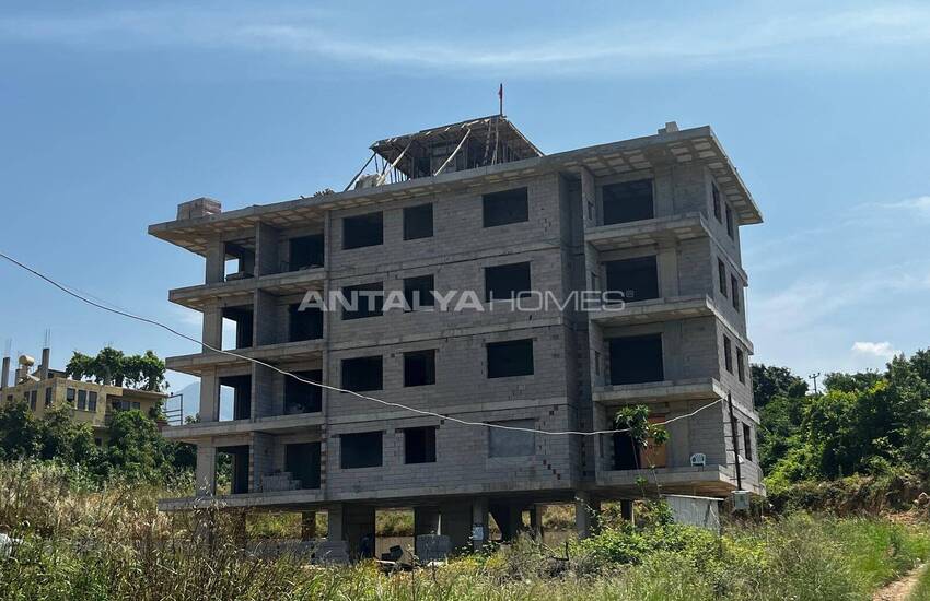 Apartments in Complex Intertwined with Nature in Alanya Oba 27
