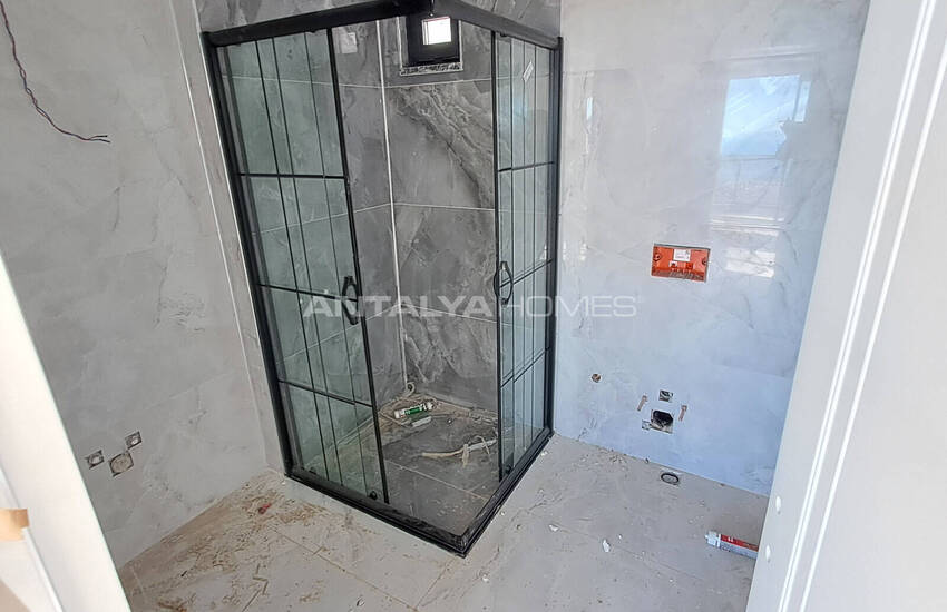 ملک با دید دریا با استخر و باغ خصوصی در آلانیا 40