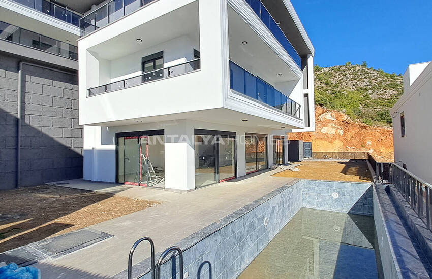 ملک با دید دریا با استخر و باغ خصوصی در آلانیا 24