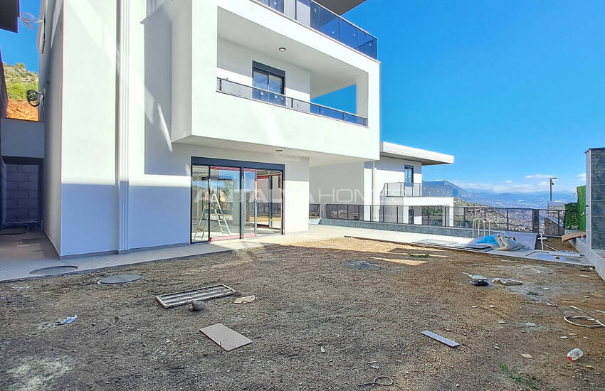 ملک با دید دریا با استخر و باغ خصوصی در آلانیا 23