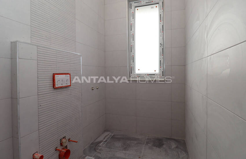 Antalya Döşemealtı'nda Olanaklara Yakın Yarı Müstakil Villa 33