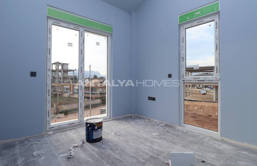 Antalya Döşemealtı'nda Olanaklara Yakın Yarı Müstakil Villa 30