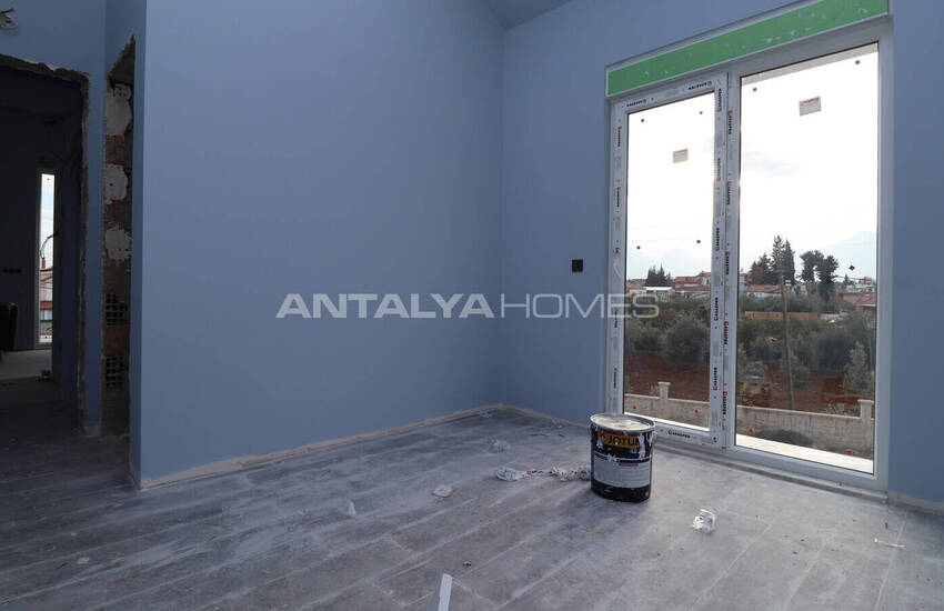 Antalya Döşemealtı'nda Olanaklara Yakın Yarı Müstakil Villa 31