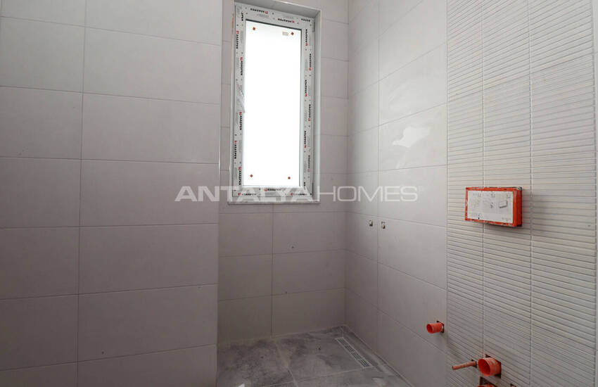 Antalya Döşemealtı'nda Olanaklara Yakın Yarı Müstakil Villa 34