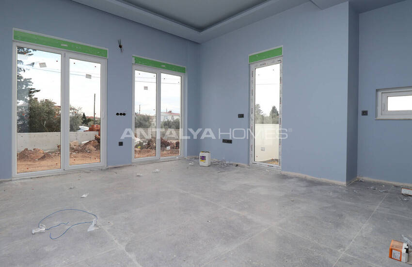 Antalya Döşemealtı'nda Olanaklara Yakın Yarı Müstakil Villa 28