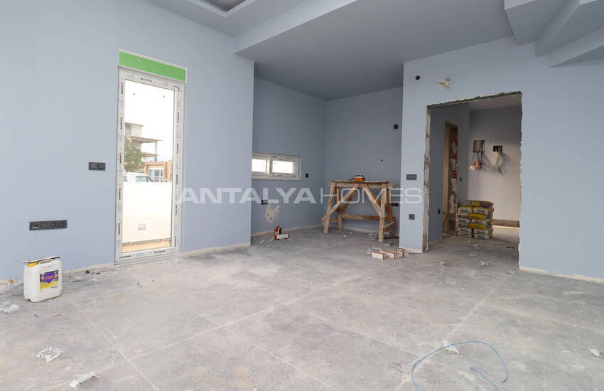 Antalya Döşemealtı'nda Olanaklara Yakın Yarı Müstakil Villa 29