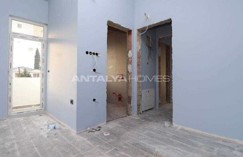 Antalya Döşemealtı'nda Olanaklara Yakın Yarı Müstakil Villa 32