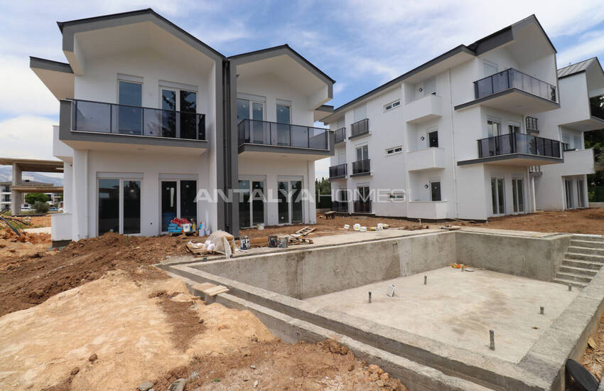 Antalya Döşemealtı'nda Olanaklara Yakın Yarı Müstakil Villa 16