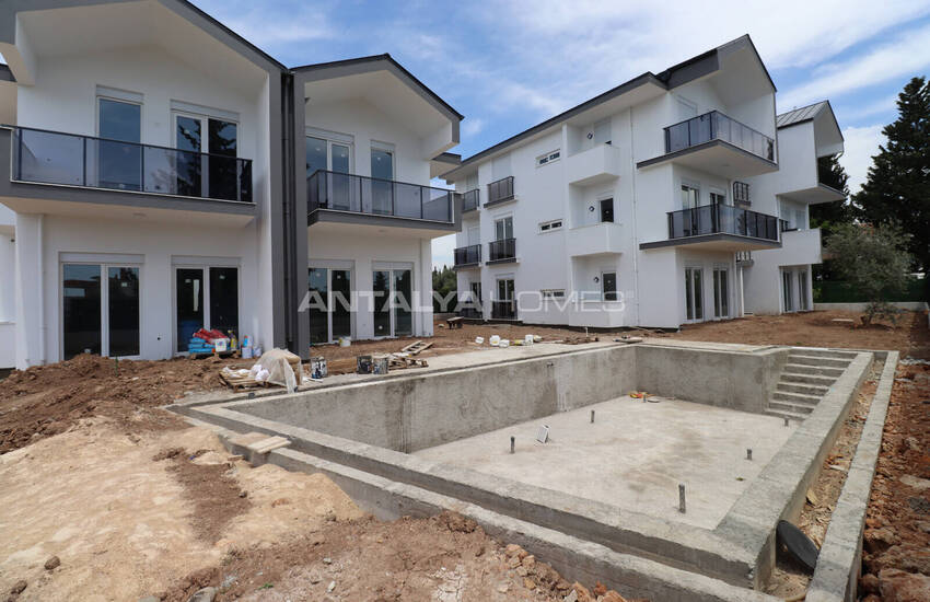 Antalya Döşemealtı'nda Olanaklara Yakın Yarı Müstakil Villa 17