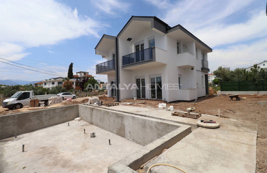 Antalya Döşemealtı'nda Olanaklara Yakın Yarı Müstakil Villa 18