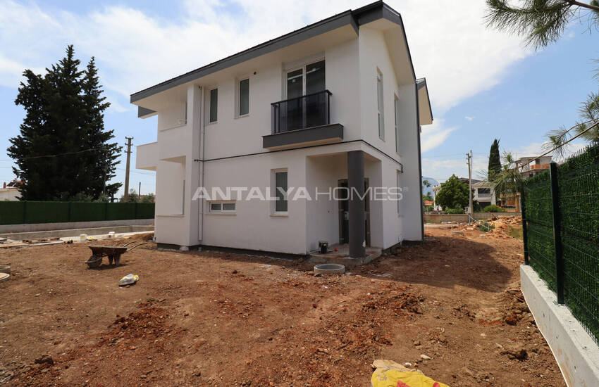 Antalya Döşemealtı'nda Olanaklara Yakın Yarı Müstakil Villa 21
