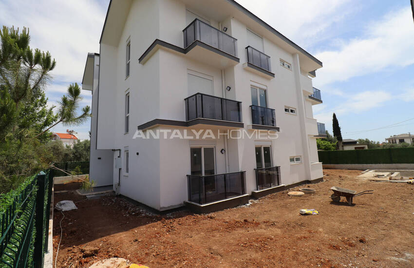 Antalya Döşemealtı'nda Olanaklara Yakın Yarı Müstakil Villa 22