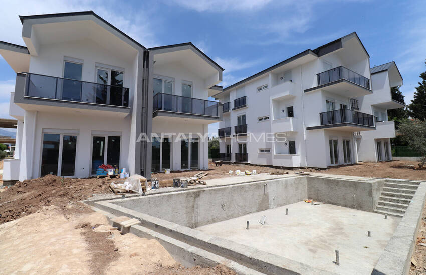 Antalya Döşemealtı'nda Olanaklara Yakın Yarı Müstakil Villa 25