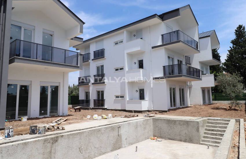 Antalya Döşemealtı'nda Olanaklara Yakın Yarı Müstakil Villa 26