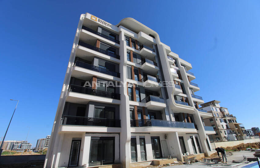 Aksu Altıntaş'ta Havuzlu Sitede 1 Odalı Daire 23