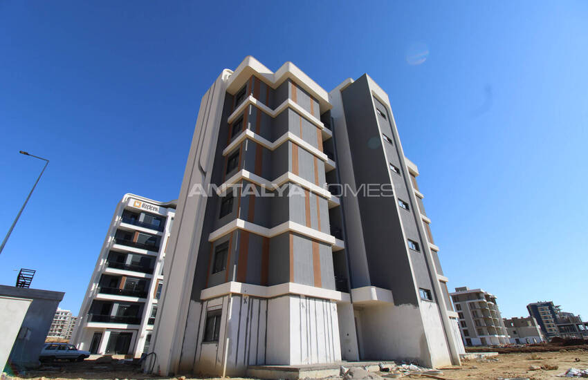 Aksu Altıntaş'ta Havuzlu Sitede 1 Odalı Daire 24