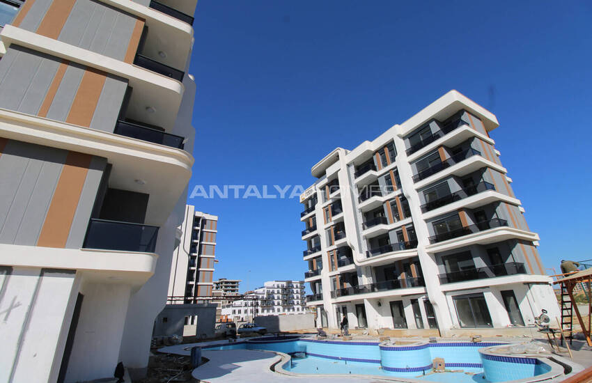 Aksu Altıntaş'ta Havuzlu Sitede 1 Odalı Daire 26