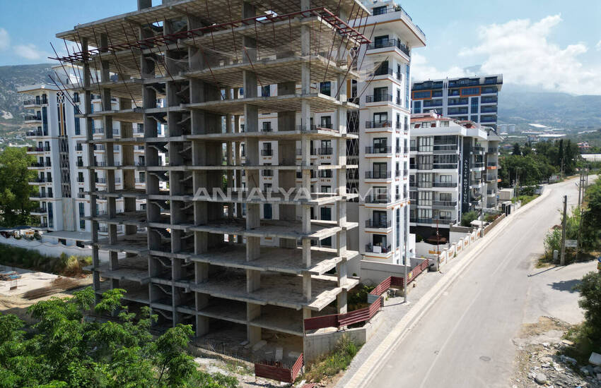 Properties in a Complex with Pool in Alanya Mahmutlar 24