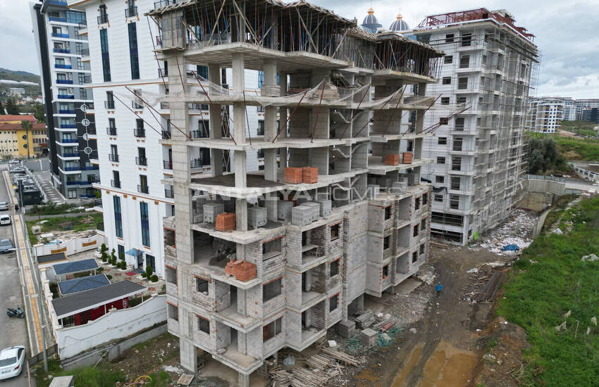 Properties in a Complex with Pool in Alanya Mahmutlar 24