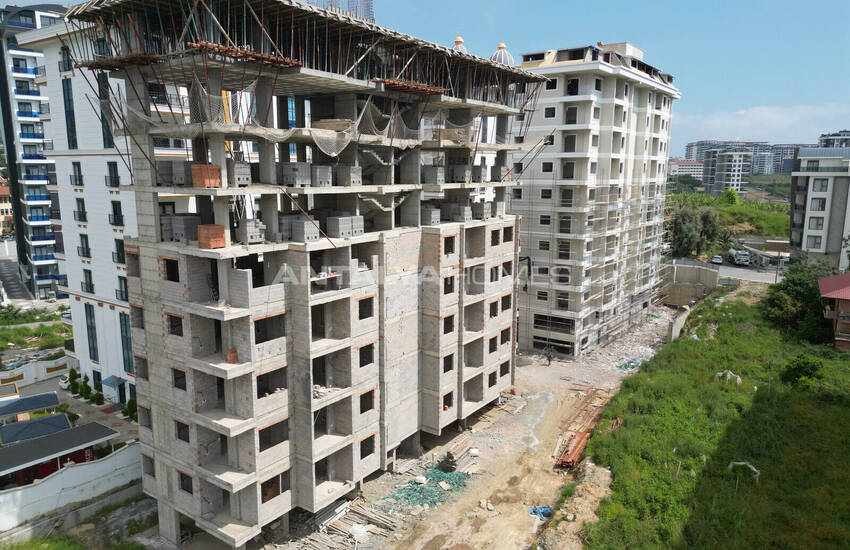 Properties in a Complex with Pool in Alanya Mahmutlar 24