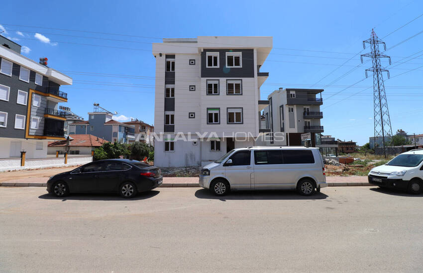 Flats Near the Tram Station in Antalya Kepez 3