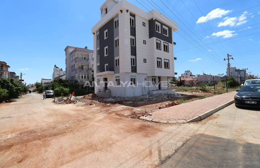 Flats Near the Tram Station in Antalya Kepez 4