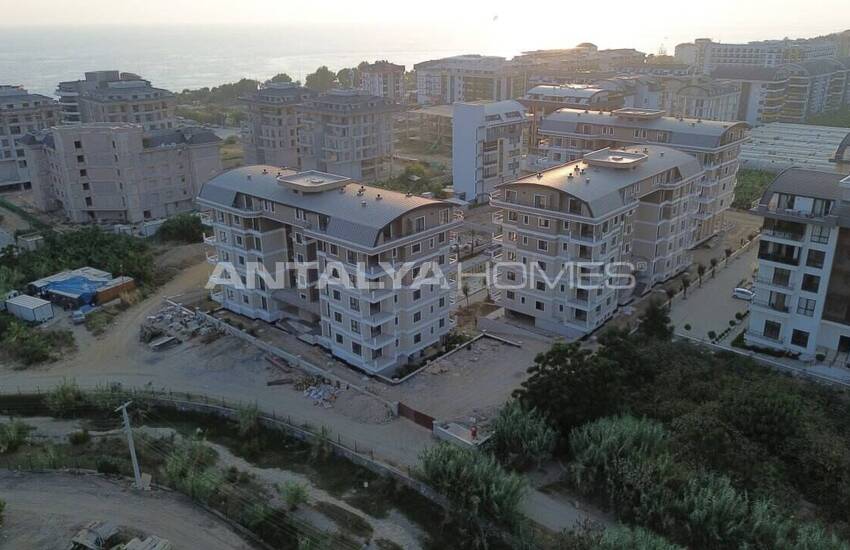 Alanya'da 3 Bloklu Sosyal Olanaklara Sahip Sitede Daireler 22