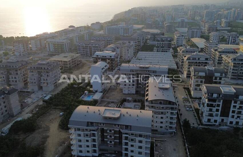 Alanya'da 3 Bloklu Sosyal Olanaklara Sahip Sitede Daireler 25