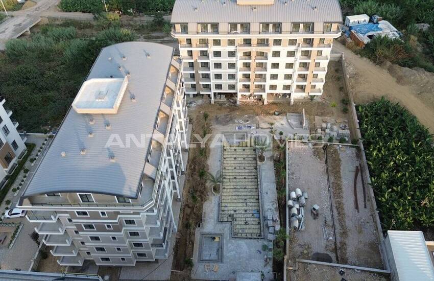 Alanya'da 3 Bloklu Sosyal Olanaklara Sahip Sitede Daireler 27