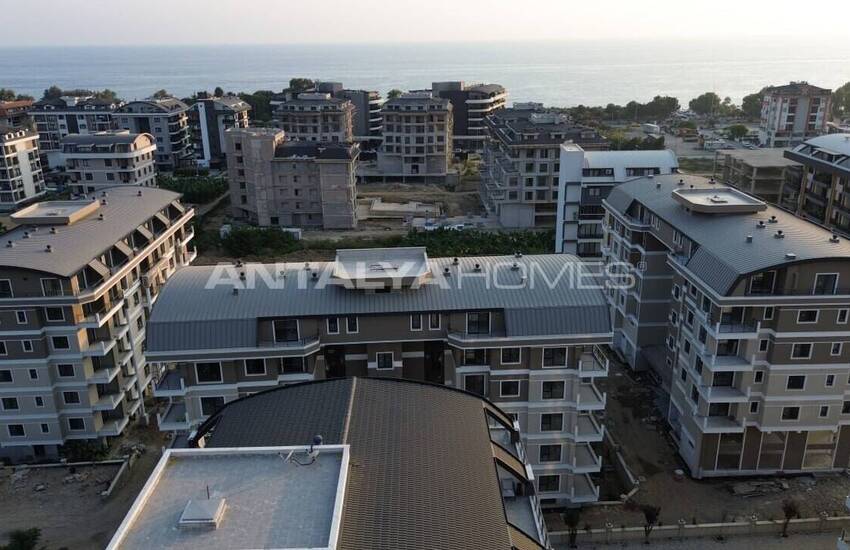 Alanya'da 3 Bloklu Sosyal Olanaklara Sahip Sitede Daireler 30