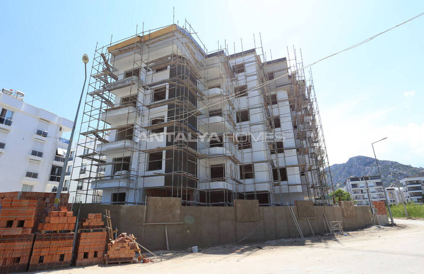 Mountain-view Flats in a Complex with Pool in Konyaalti Antalya 37