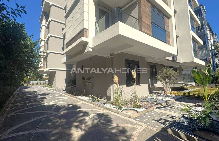 Antalya Konyaaltı'nda Plaja Yakın Havuzlu Otoparklı Sitede Daireler 28