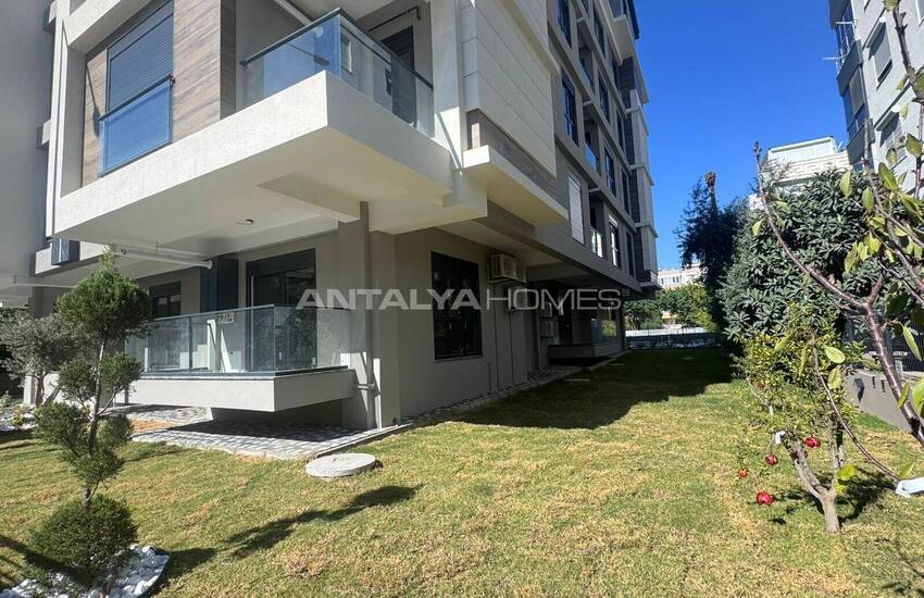 Antalya Konyaaltı'nda Plaja Yakın Havuzlu Otoparklı Sitede Daireler 27